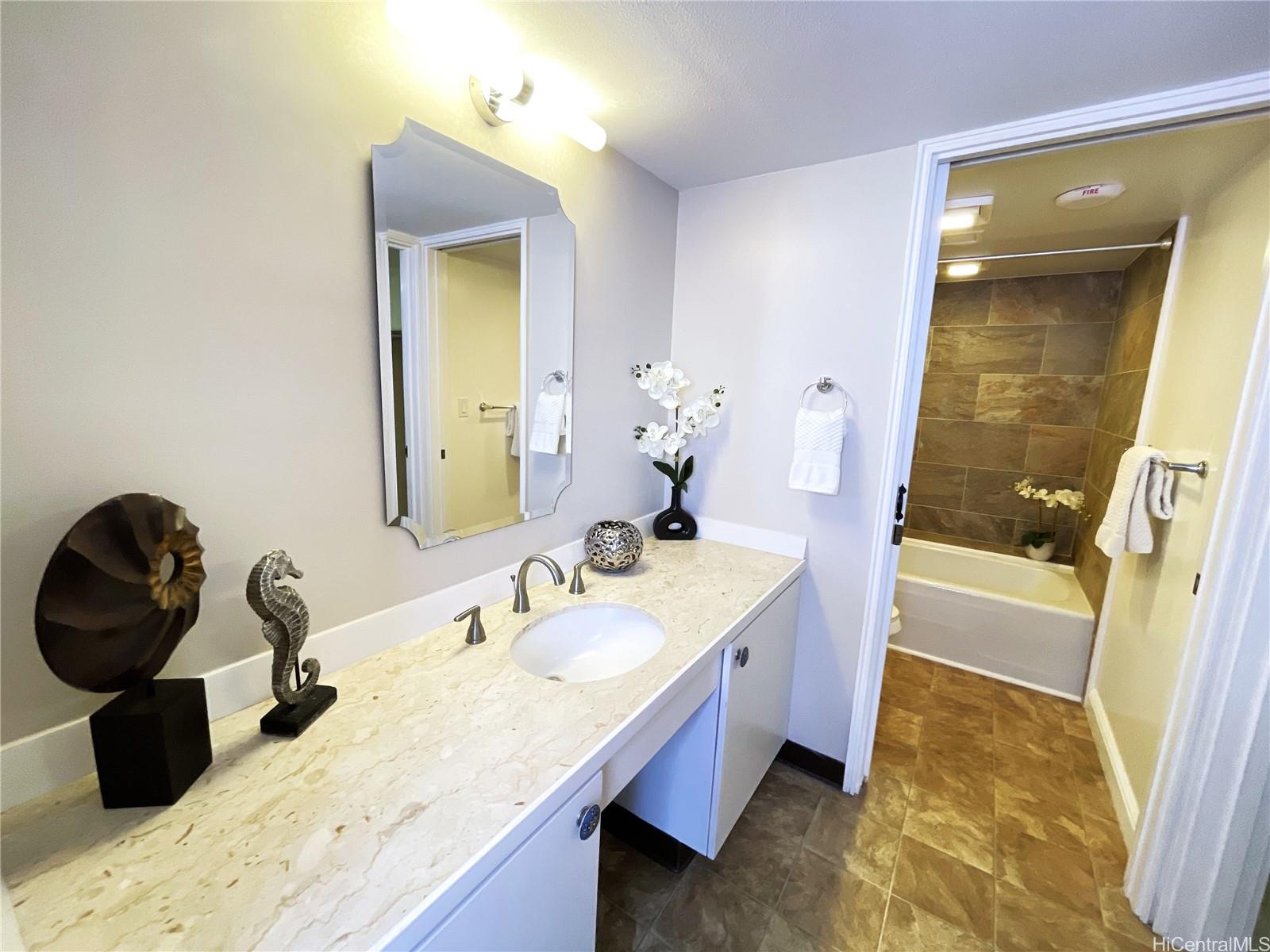 Yacht Harbor Towers condo # 3405, Honolulu, Hawaii - photo 16 of 24