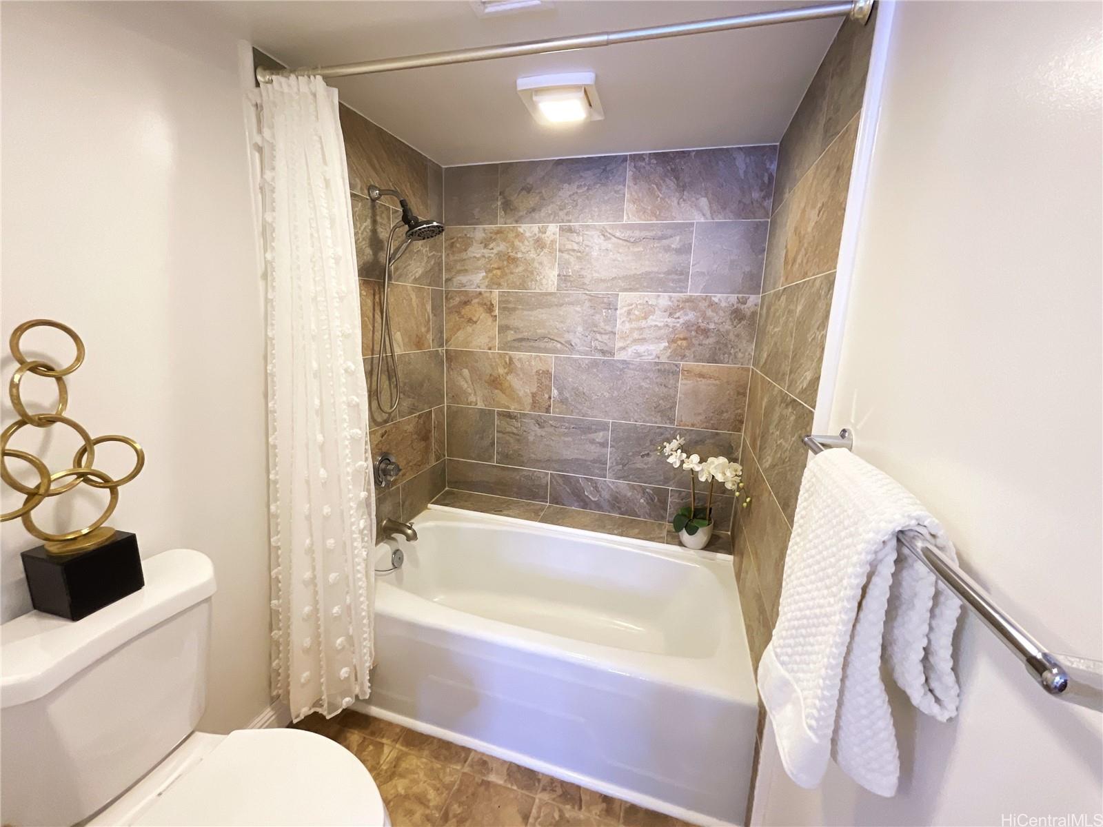 Yacht Harbor Towers condo # 3405, Honolulu, Hawaii - photo 17 of 24