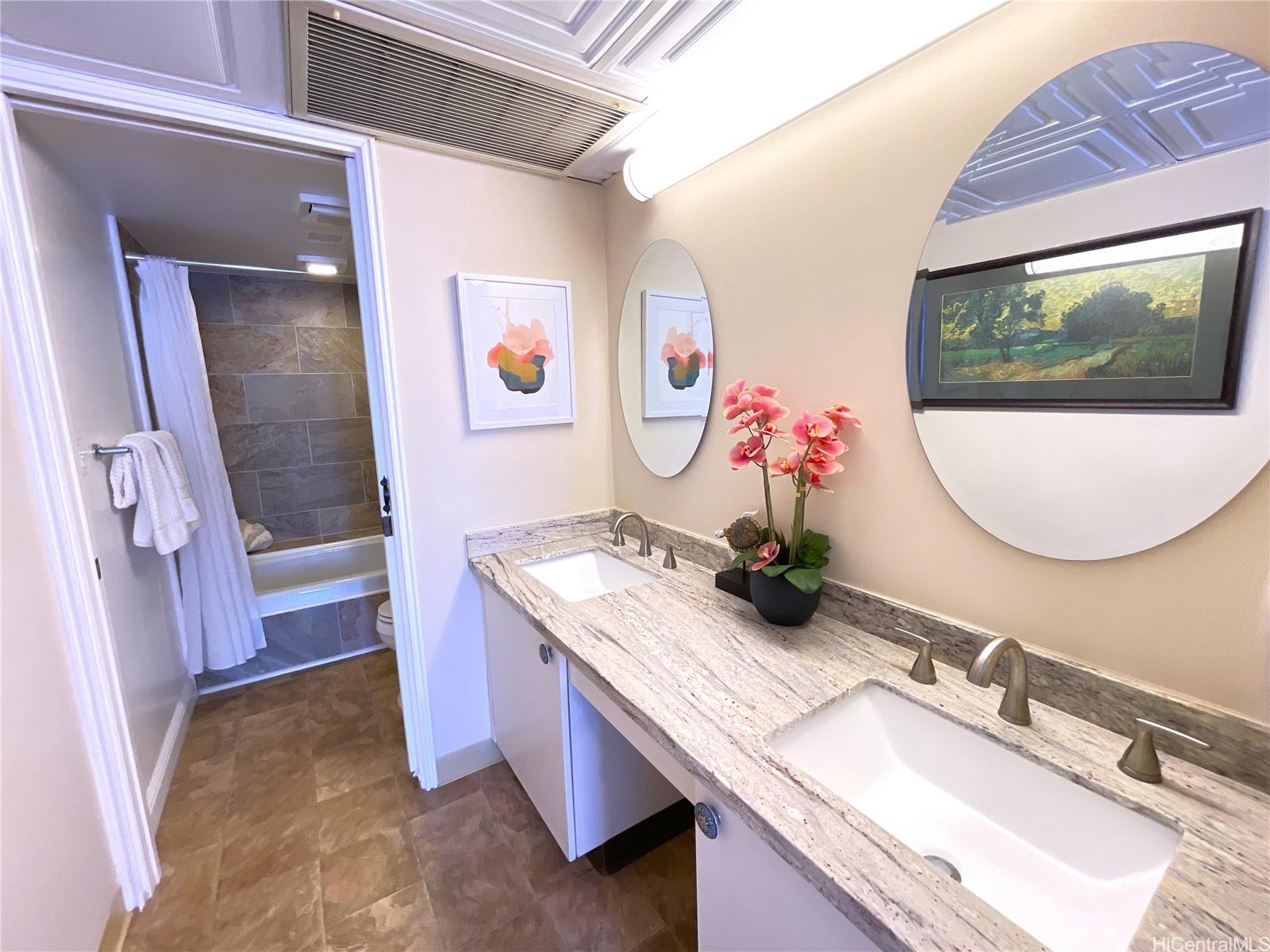 Yacht Harbor Towers condo # 3405, Honolulu, Hawaii - photo 22 of 23