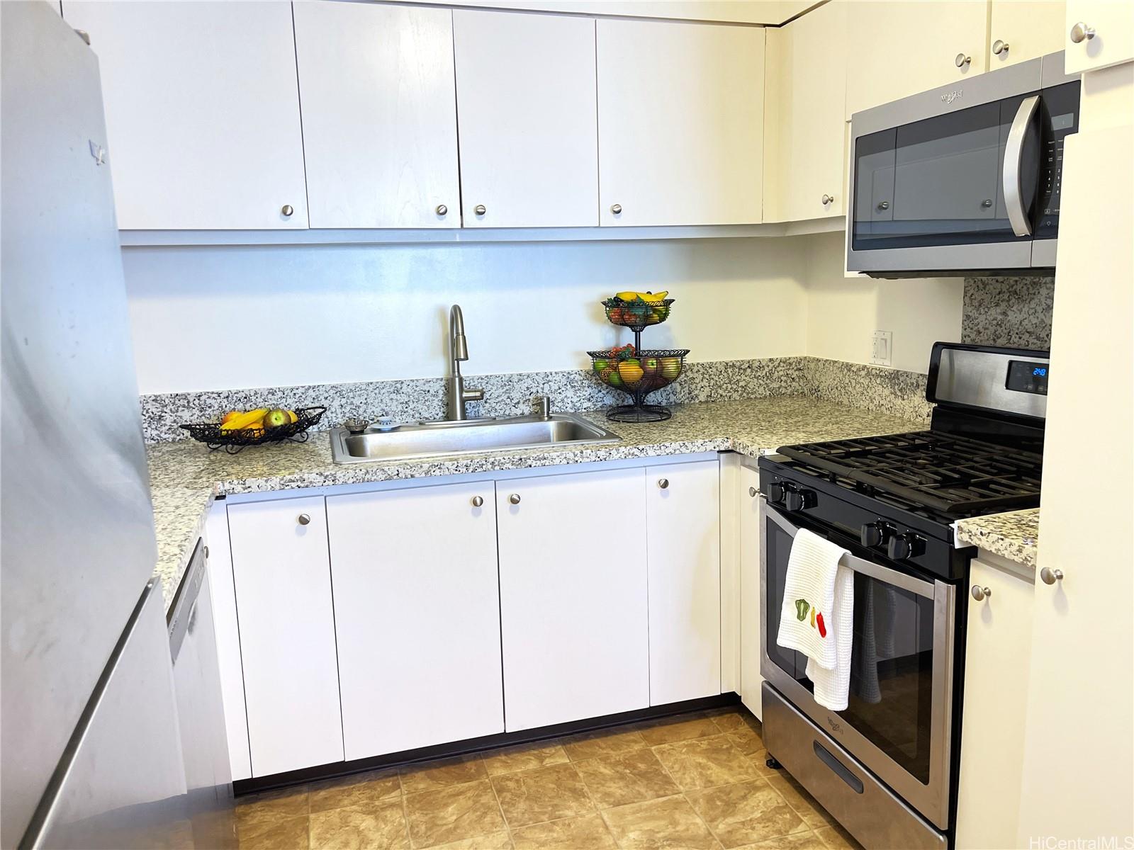 Yacht Harbor Towers condo # 3405, Honolulu, Hawaii - photo 9 of 23