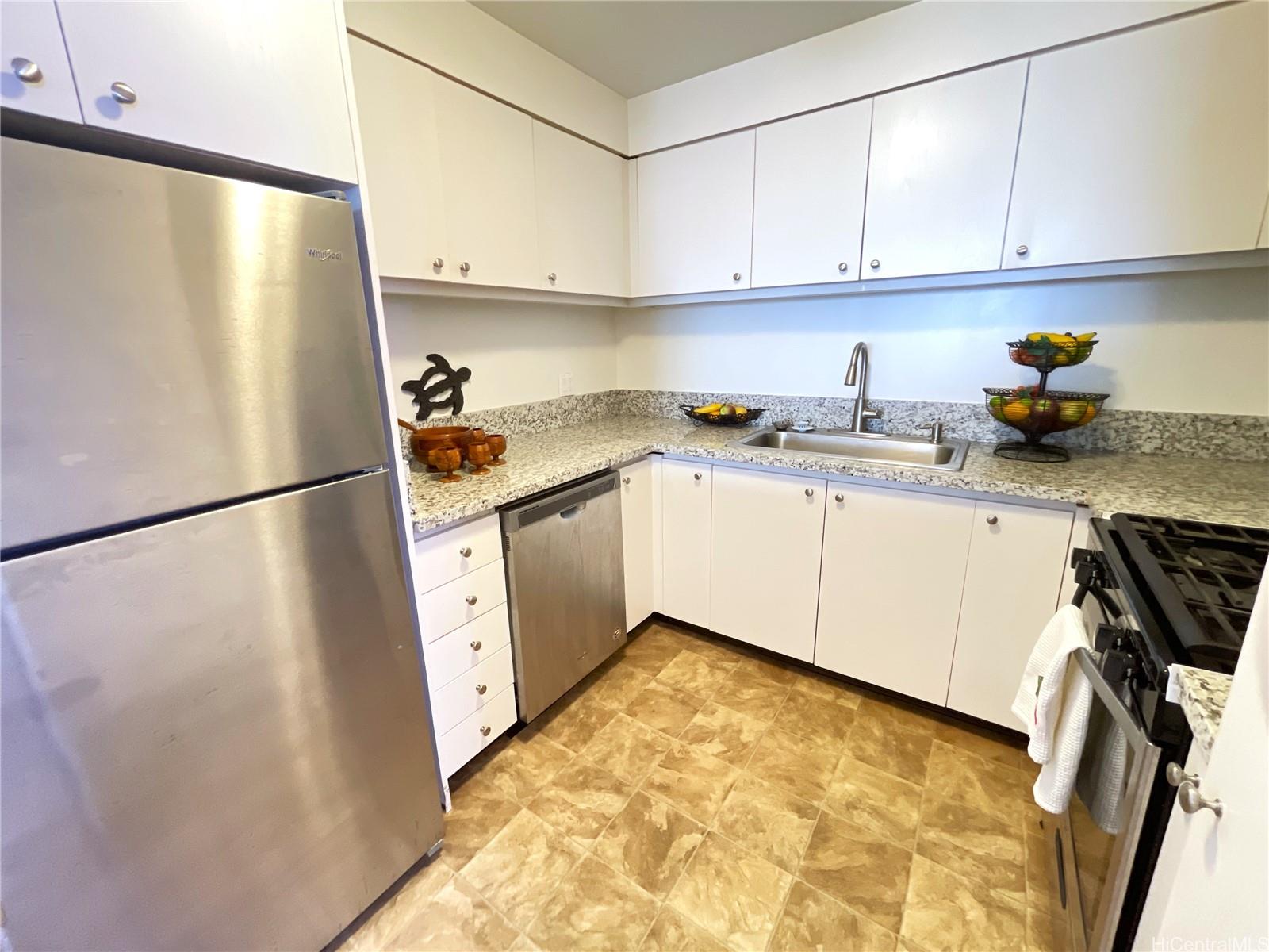 Yacht Harbor Towers condo # 3405, Honolulu, Hawaii - photo 10 of 23