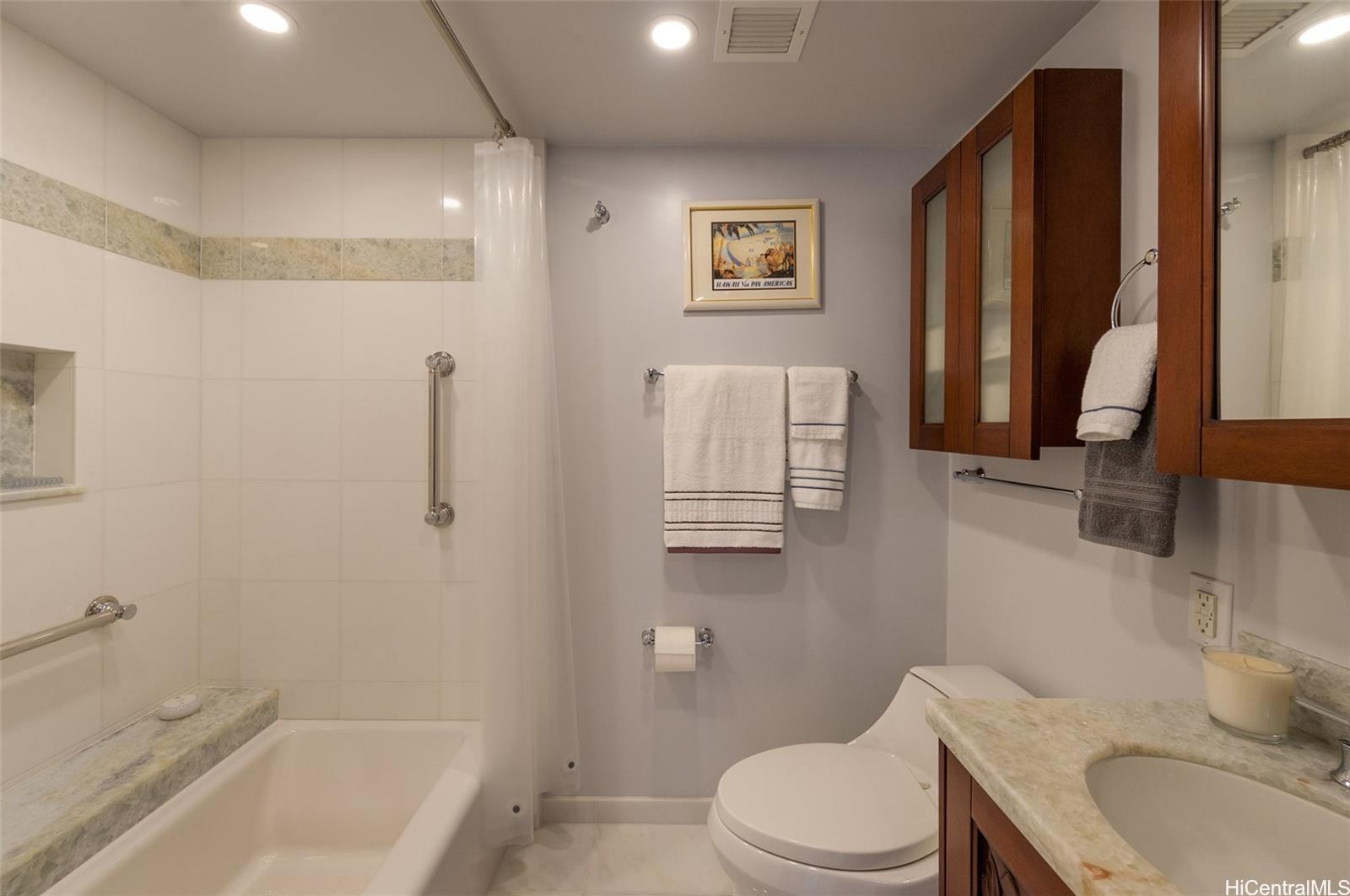 Yacht Harbor Towers condo # 3801, Honolulu, Hawaii - photo 14 of 25