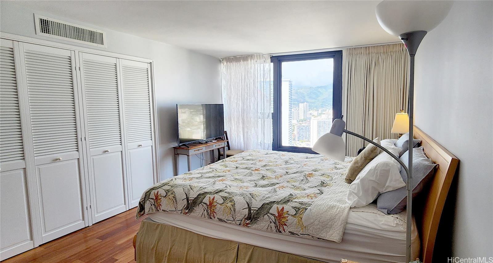 Yacht Harbor Towers condo # 3801, Honolulu, Hawaii - photo 20 of 25