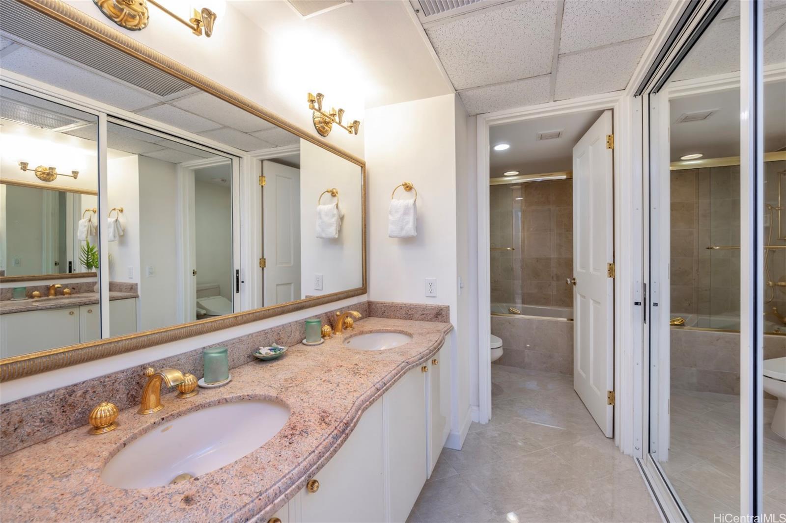 Yacht Harbor Towers condo # 3901, Honolulu, Hawaii - photo 20 of 25