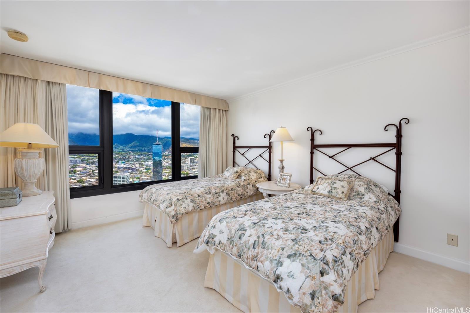 Yacht Harbor Towers condo # 3901, Honolulu, Hawaii - photo 21 of 25