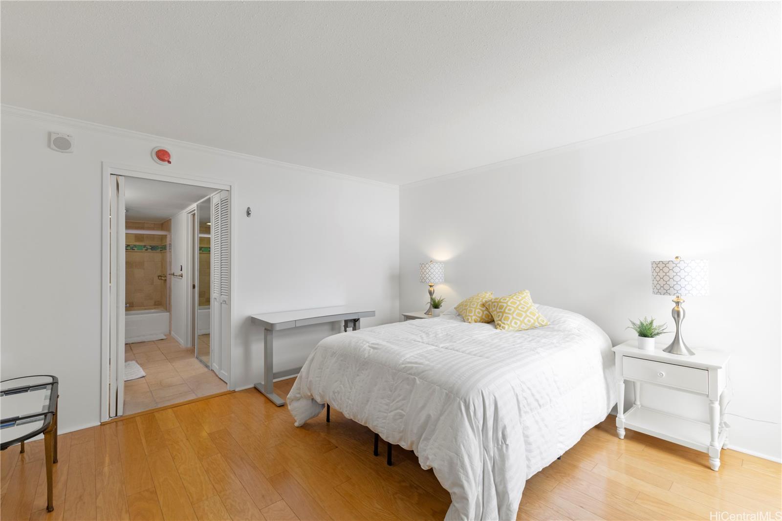 Yacht Harbor Towers condo # 4005, Honolulu, Hawaii - photo 13 of 21