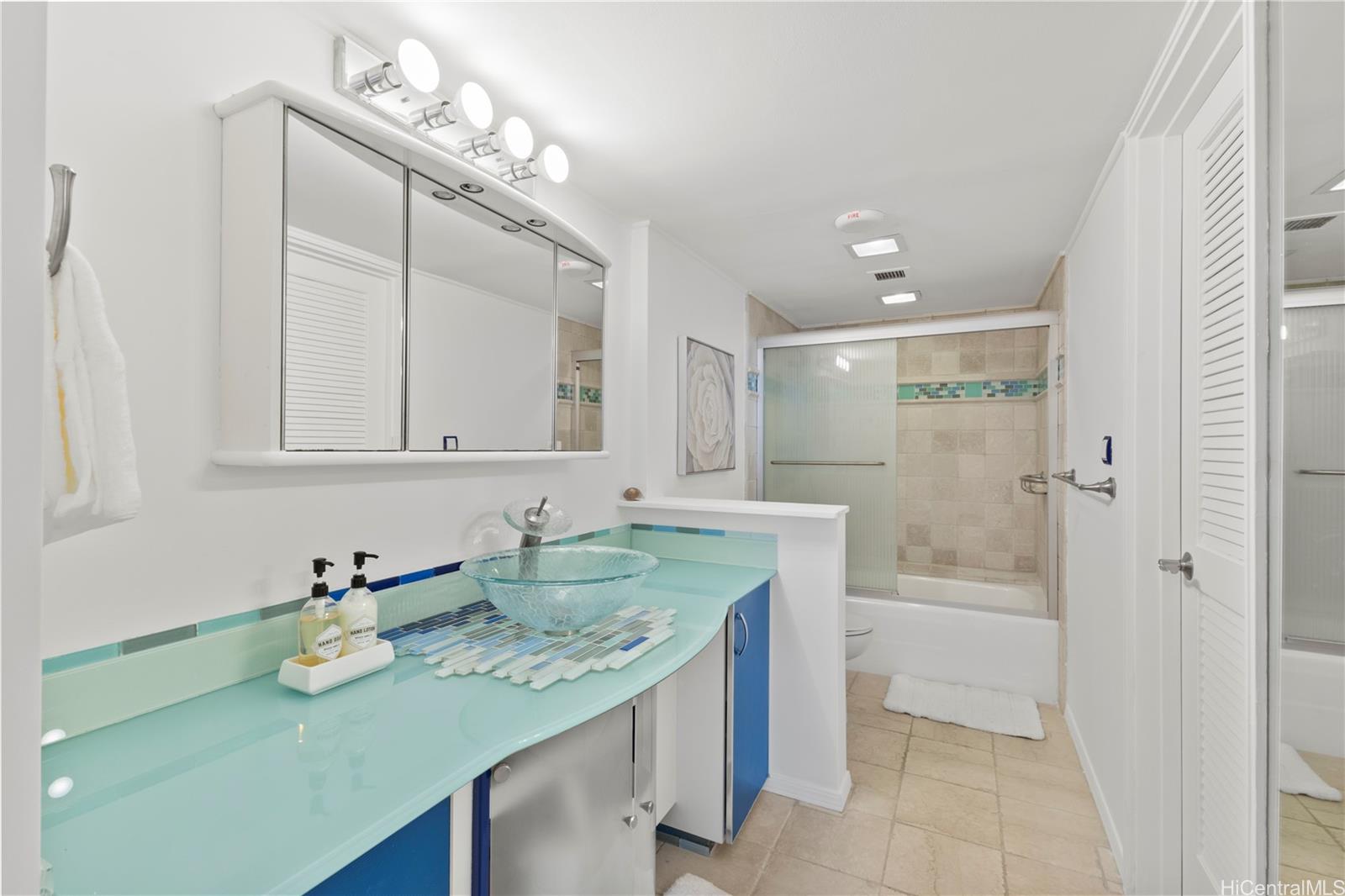 Yacht Harbor Towers condo # 4005, Honolulu, Hawaii - photo 15 of 21