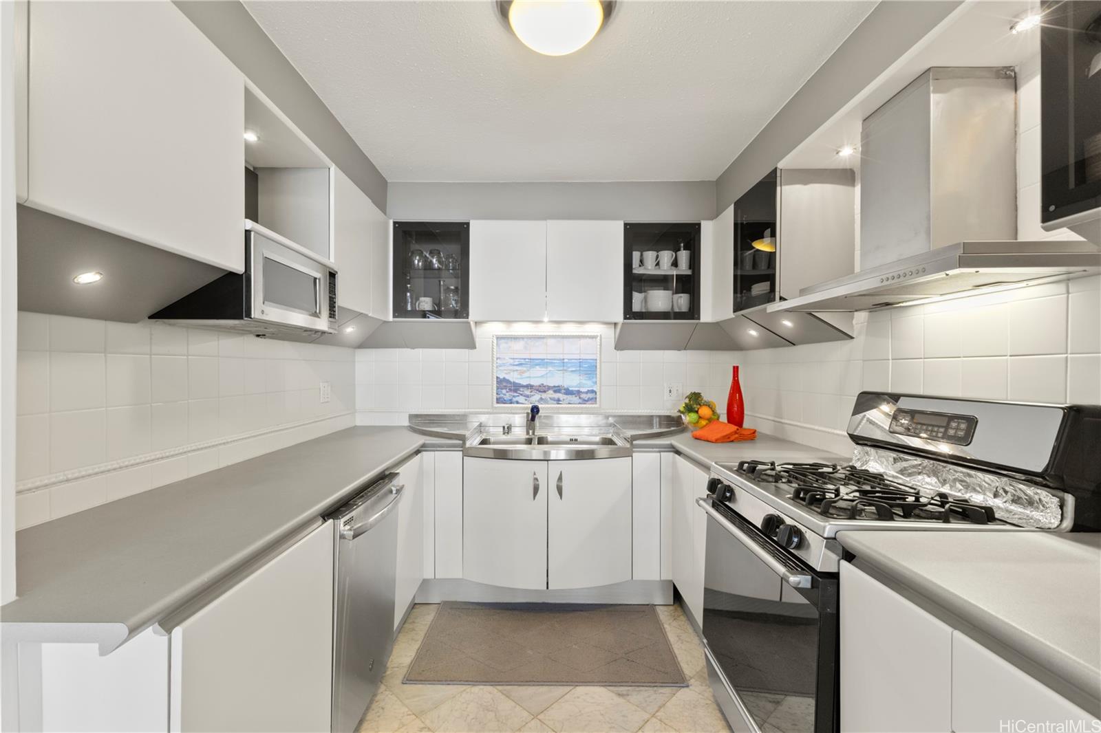 Yacht Harbor Towers condo # 4005, Honolulu, Hawaii - photo 5 of 21