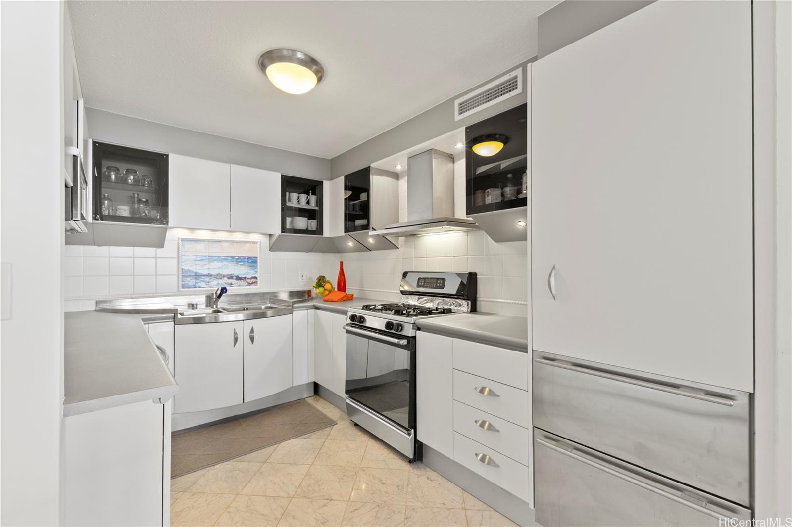 Yacht Harbor Towers condo # 4005, Honolulu, Hawaii - photo 6 of 21