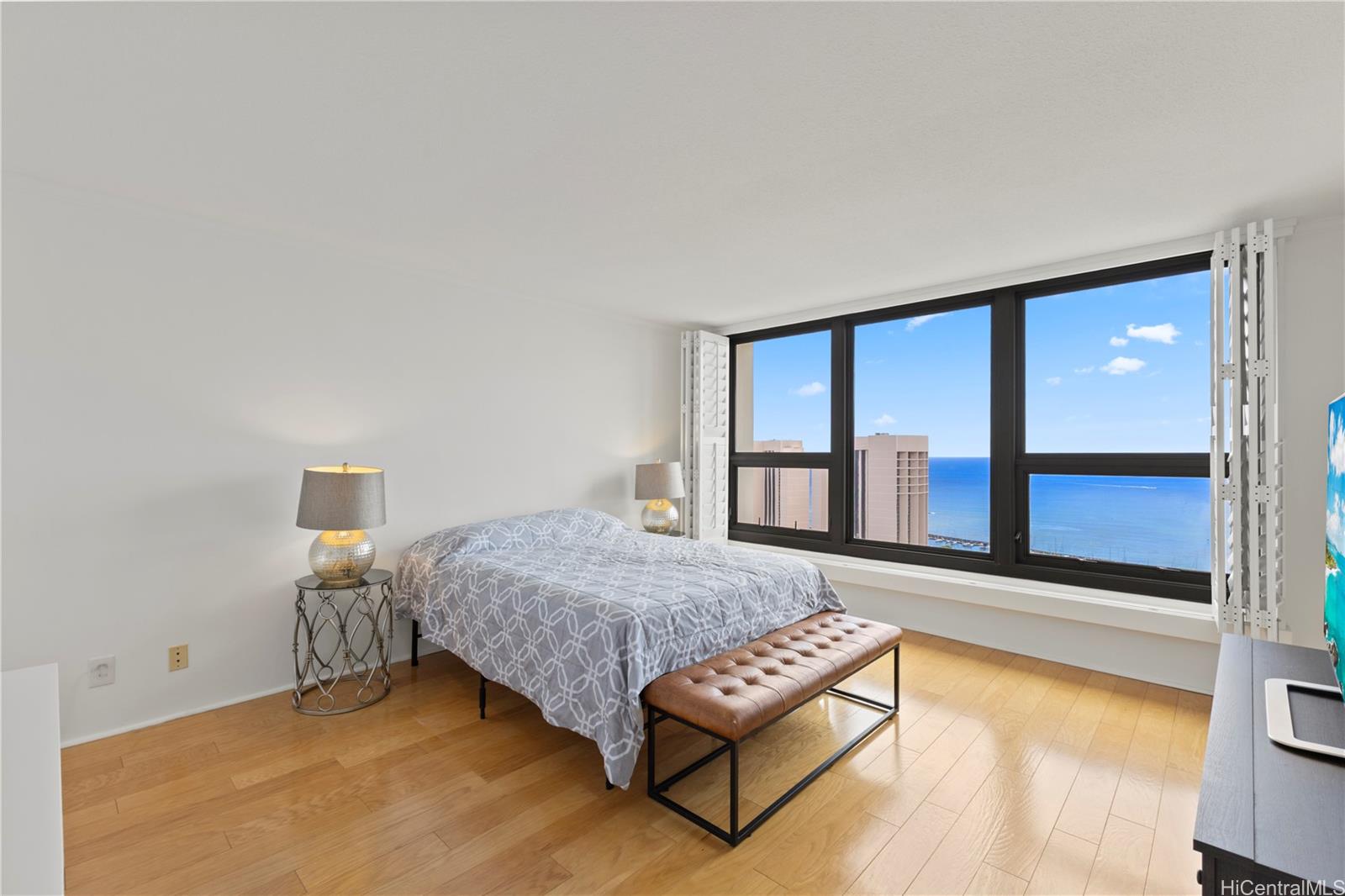 Yacht Harbor Towers condo # 4005, Honolulu, Hawaii - photo 7 of 21