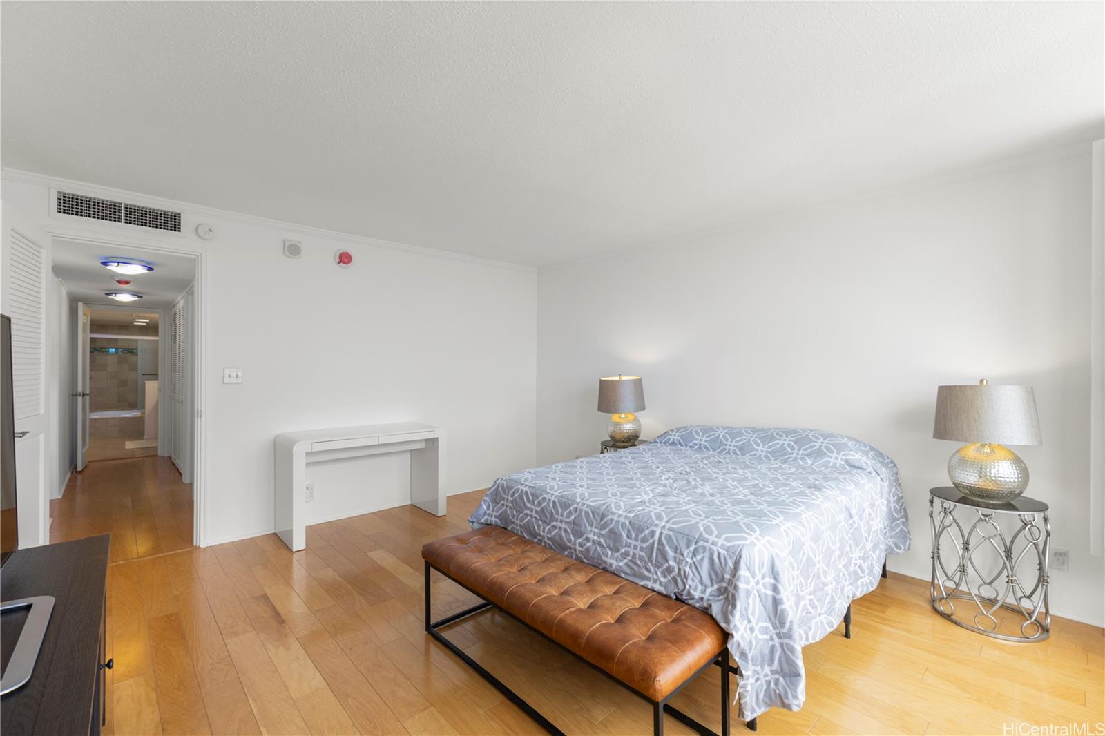 Yacht Harbor Towers condo # 4005, Honolulu, Hawaii - photo 8 of 21