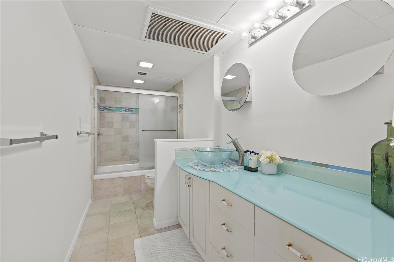 Yacht Harbor Towers condo # 4005, Honolulu, Hawaii - photo 10 of 21