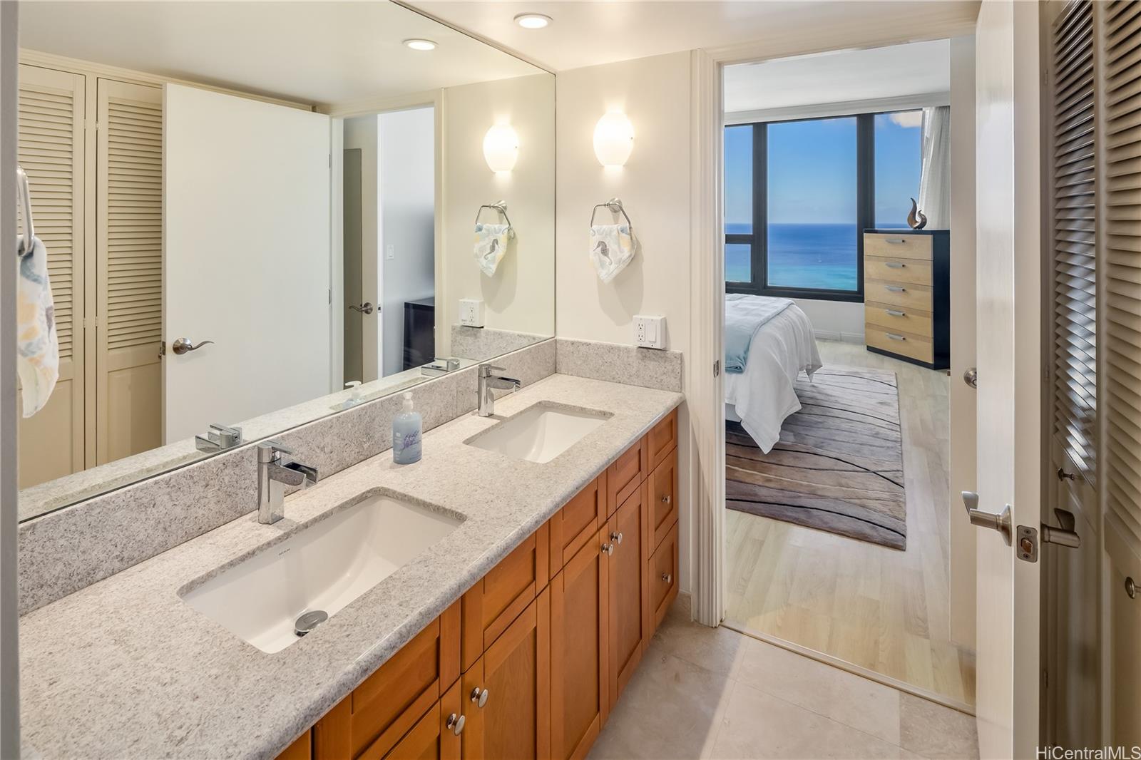 Yacht Harbor Towers condo # 4101, Honolulu, Hawaii - photo 15 of 25