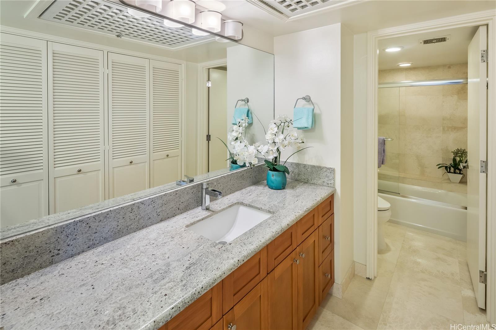 Yacht Harbor Towers condo # 4101, Honolulu, Hawaii - photo 17 of 25