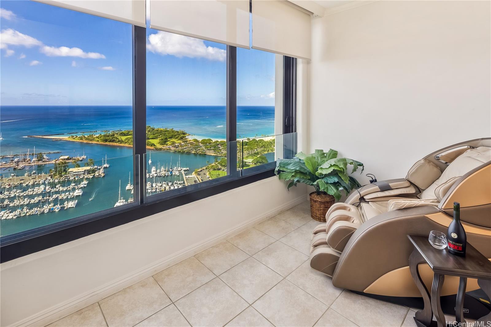 Yacht Harbor Towers condo # 4101, Honolulu, Hawaii - photo 5 of 25