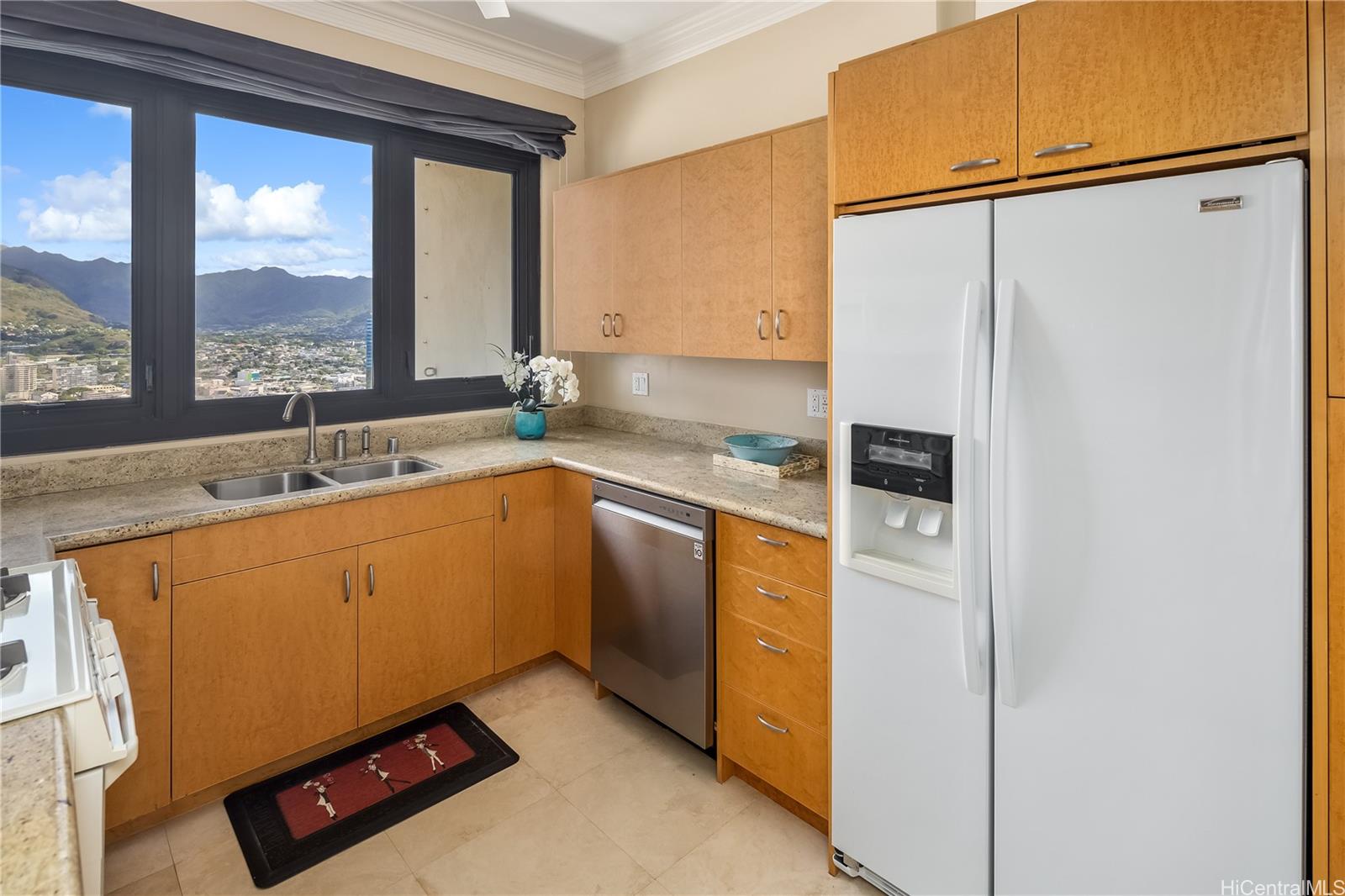 Yacht Harbor Towers condo # 4101, Honolulu, Hawaii - photo 10 of 25