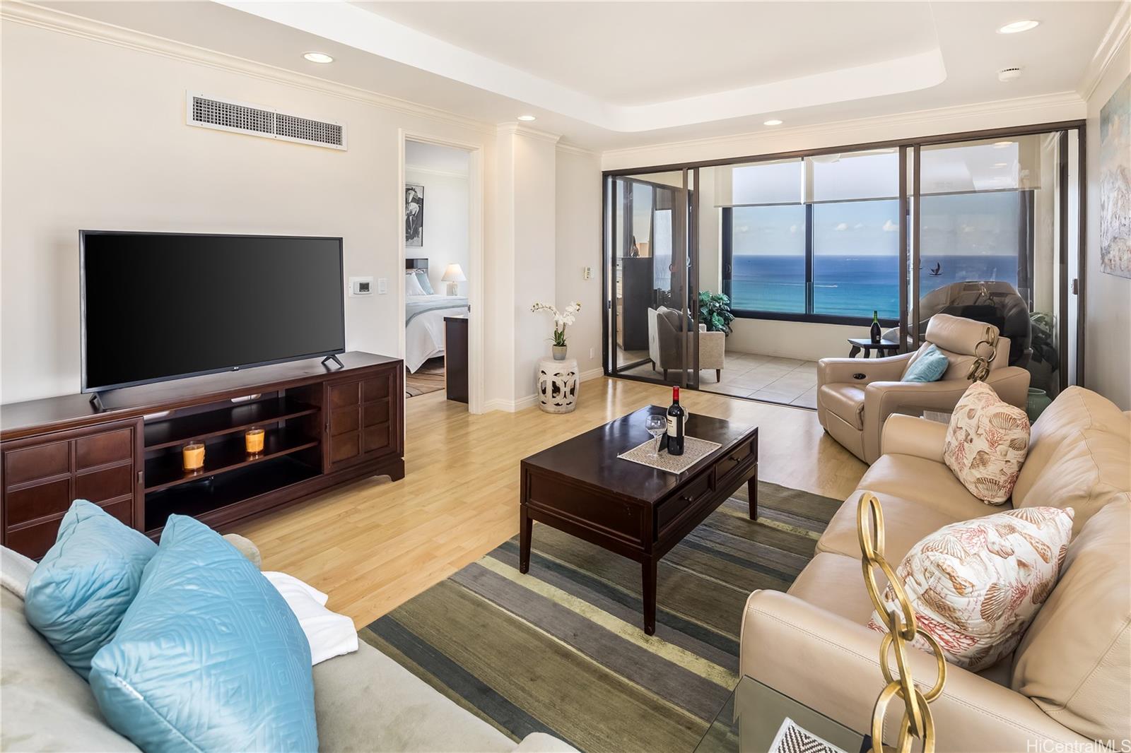 Yacht Harbor Towers condo # 4101, Honolulu, Hawaii - photo 11 of 24