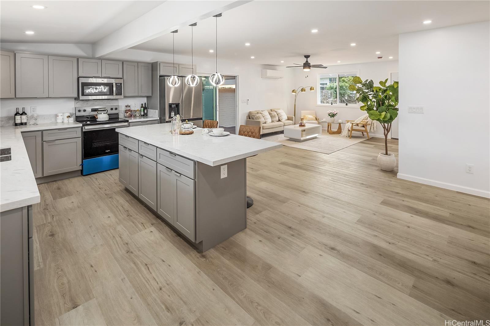 1650  California Ave Wahiawa Heights, Central home - photo 2 of 25