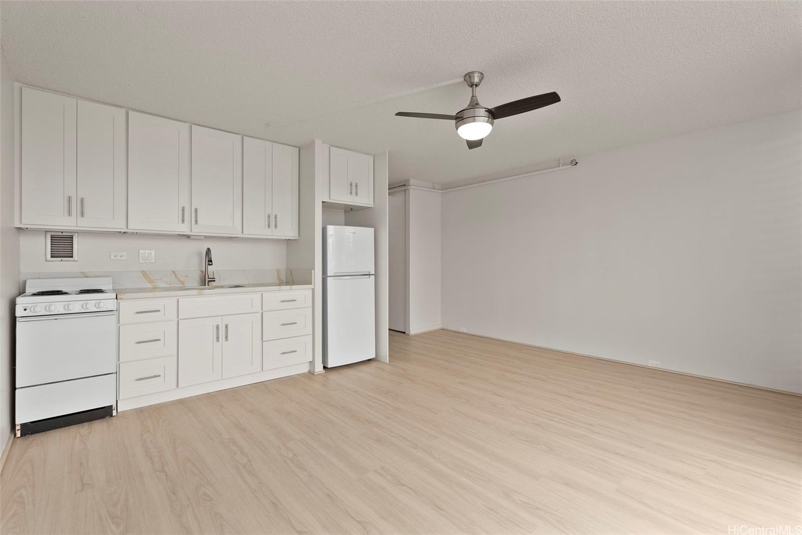 Holiday Manor condo # 1107, Honolulu, Hawaii - photo 2 of 23