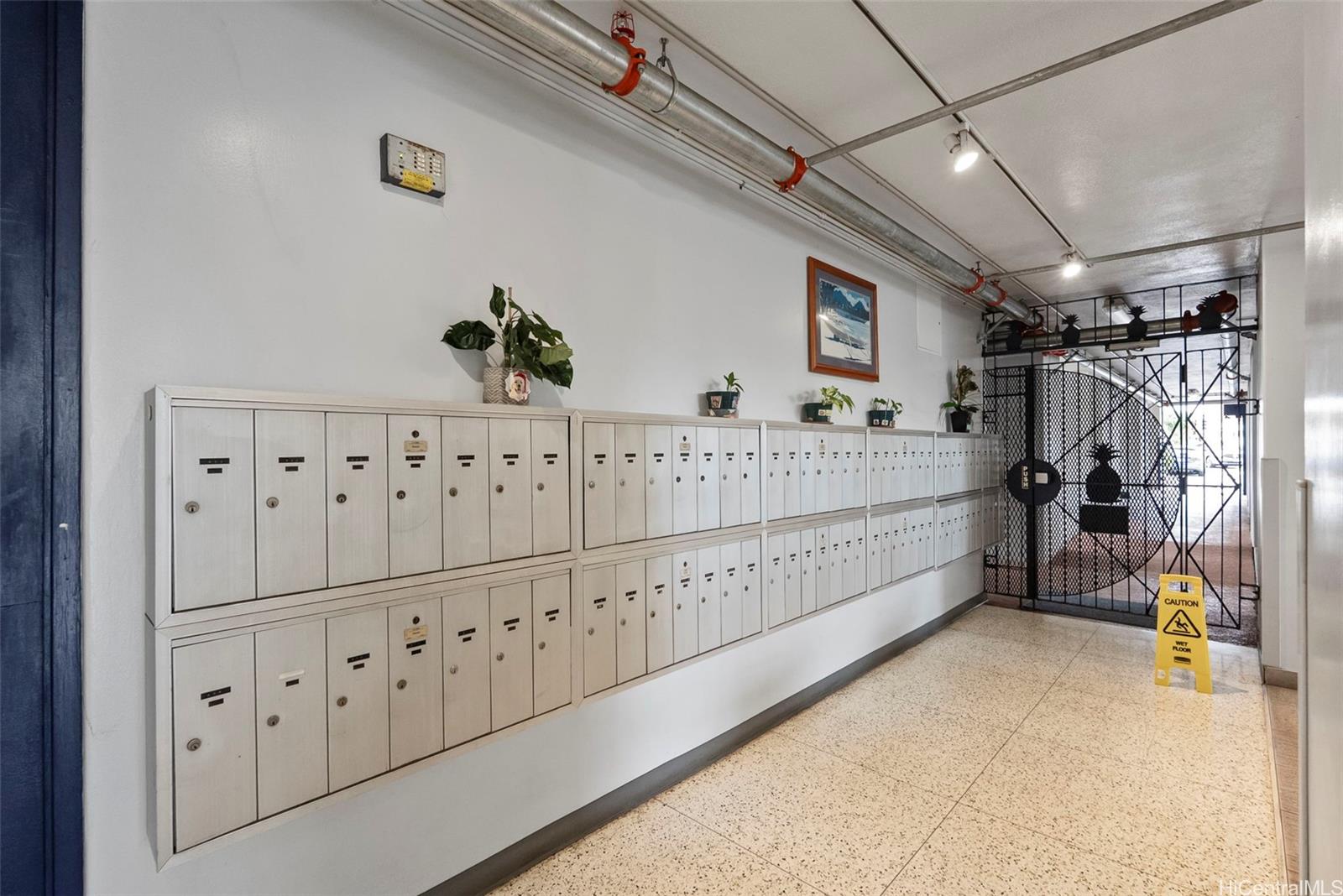 Holiday Manor condo # 1107, Honolulu, Hawaii - photo 16 of 23