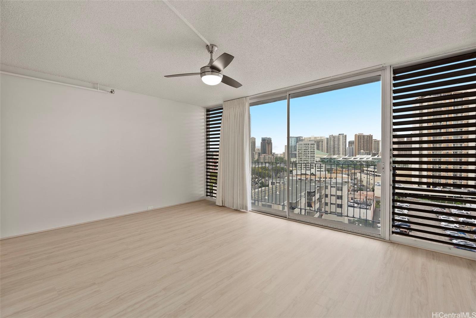 Holiday Manor condo # 1107, Honolulu, Hawaii - photo 3 of 23