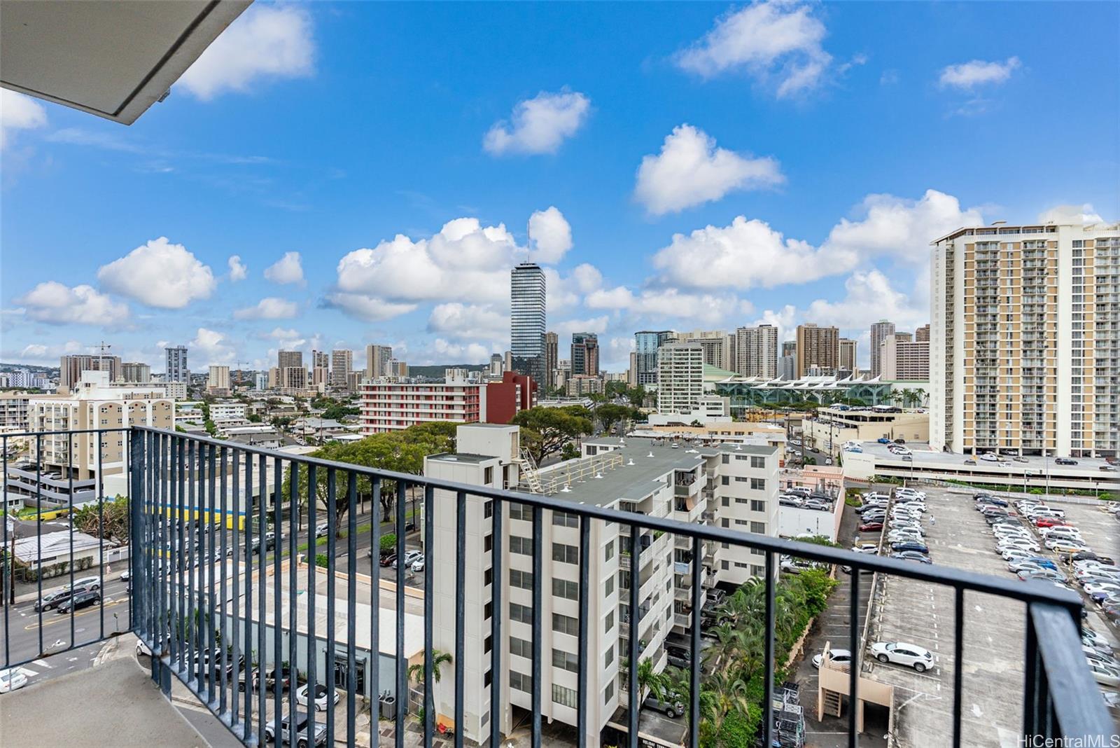 Holiday Manor condo # 1107, Honolulu, Hawaii - photo 9 of 23