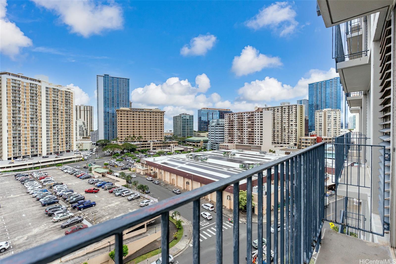 Holiday Manor condo # 1107, Honolulu, Hawaii - photo 10 of 23