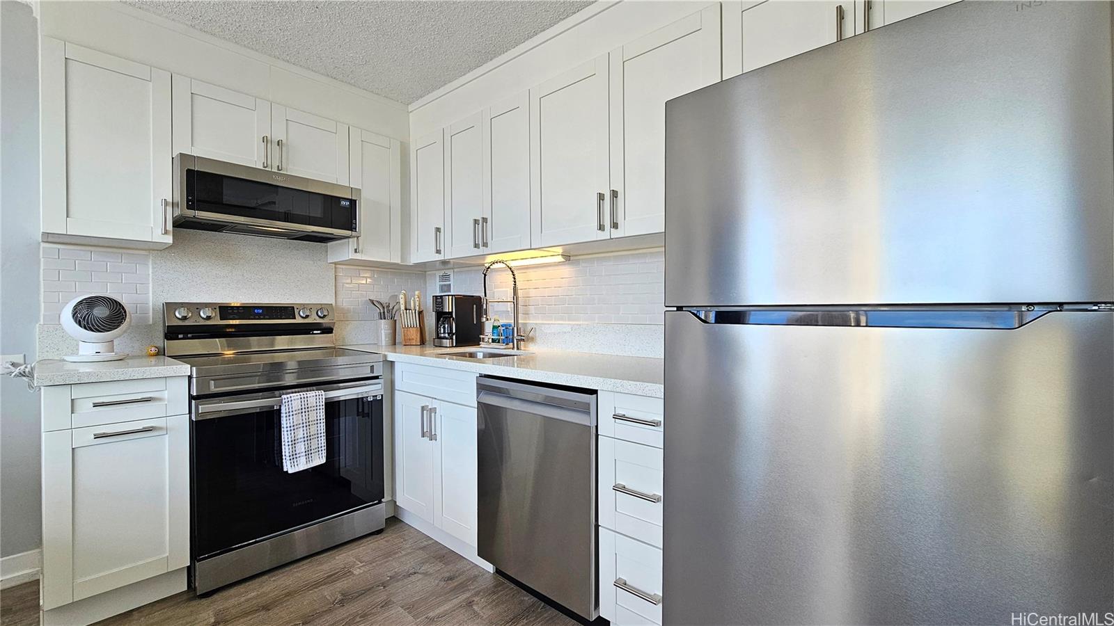 Holiday Manor condo # 1115, Honolulu, Hawaii - photo 5 of 25