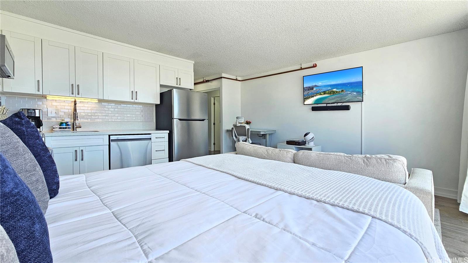 Holiday Manor condo # 1115, Honolulu, Hawaii - photo 8 of 25