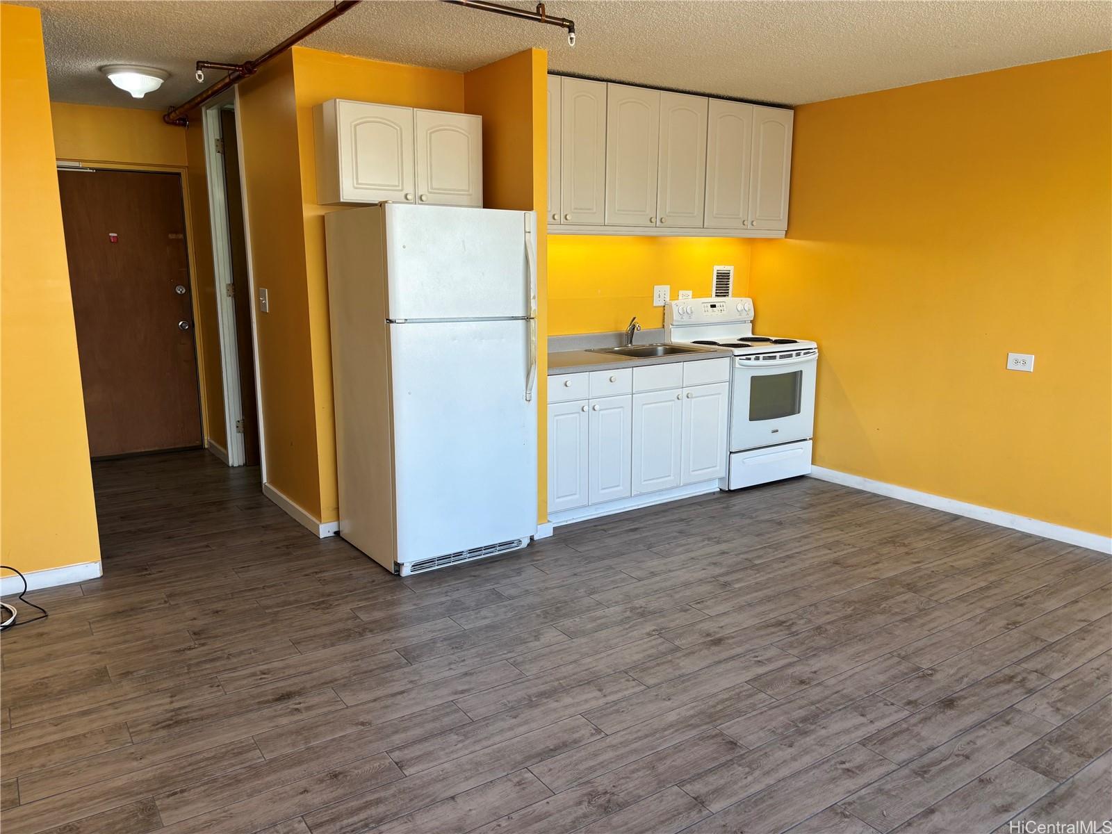 Holiday Manor condo # 1316, Honolulu, Hawaii - photo 8 of 10