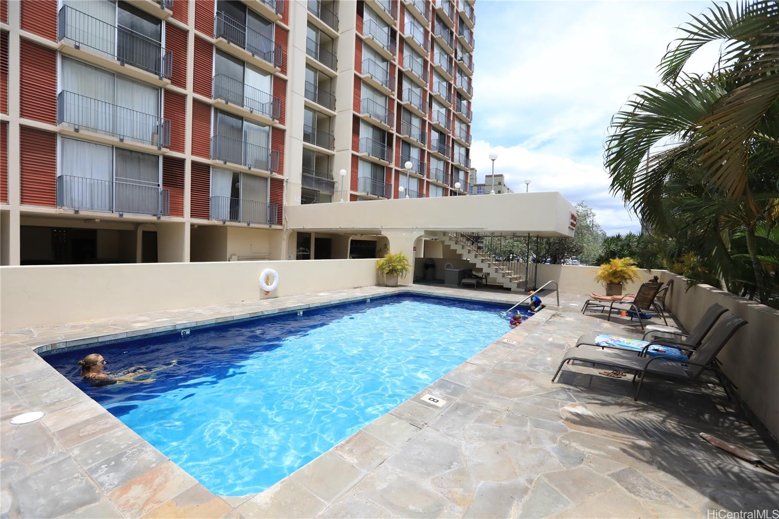 Holiday Manor condo # 1413, Honolulu, Hawaii - photo 13 of 19