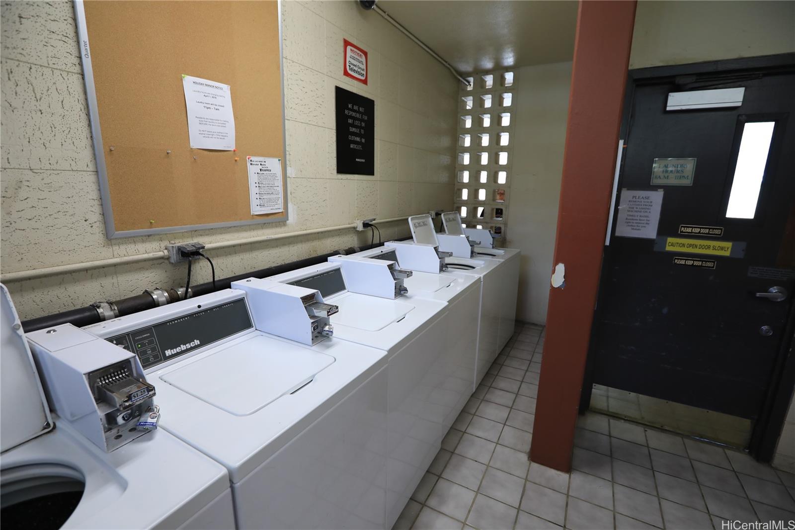 Holiday Manor condo # 1413, Honolulu, Hawaii - photo 17 of 19