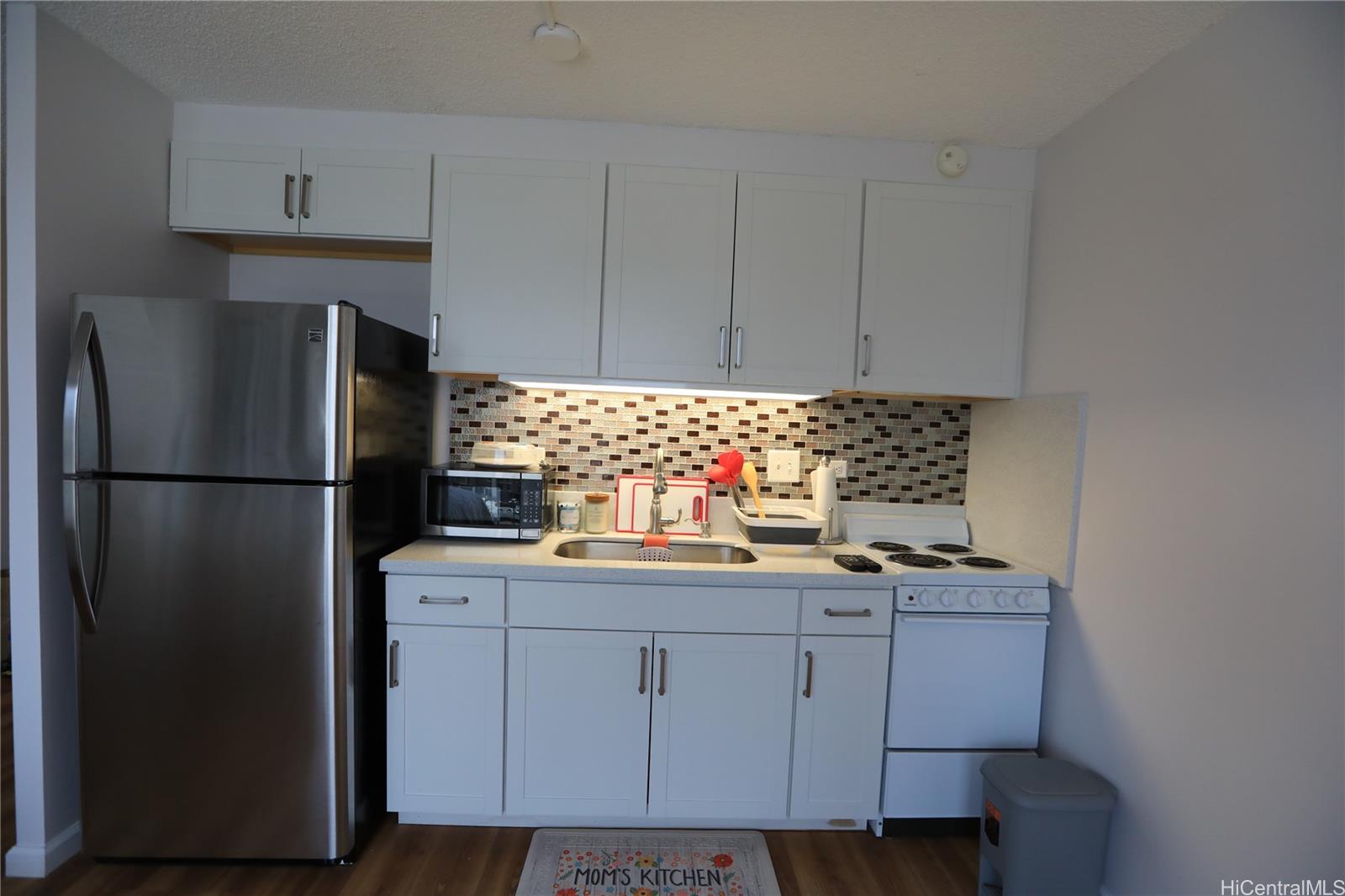 Holiday Manor condo # 1413, Honolulu, Hawaii - photo 5 of 19