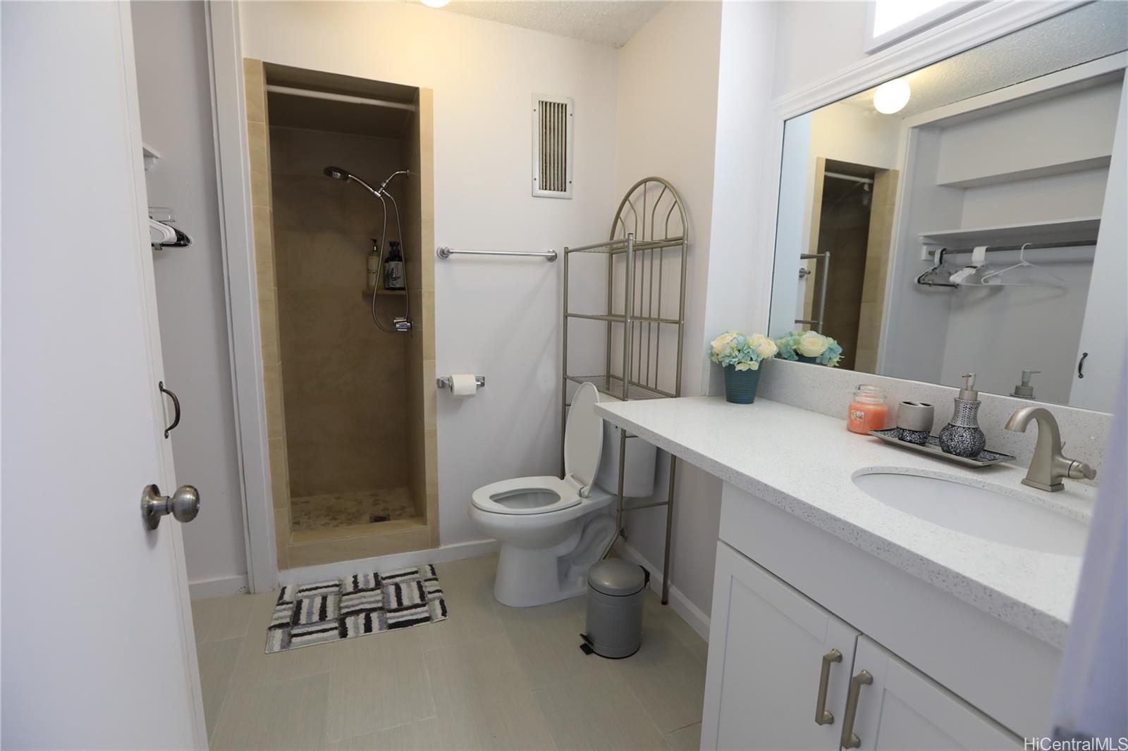 Holiday Manor condo # 1413, Honolulu, Hawaii - photo 7 of 19