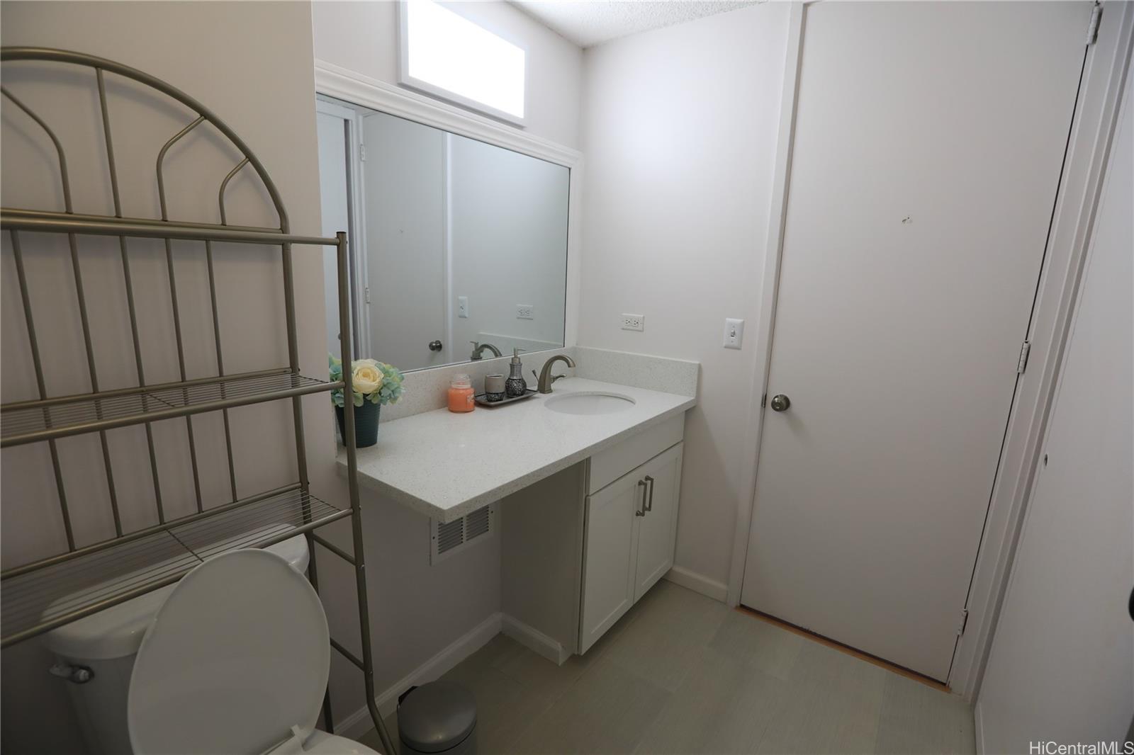 Holiday Manor condo # 1413, Honolulu, Hawaii - photo 8 of 19