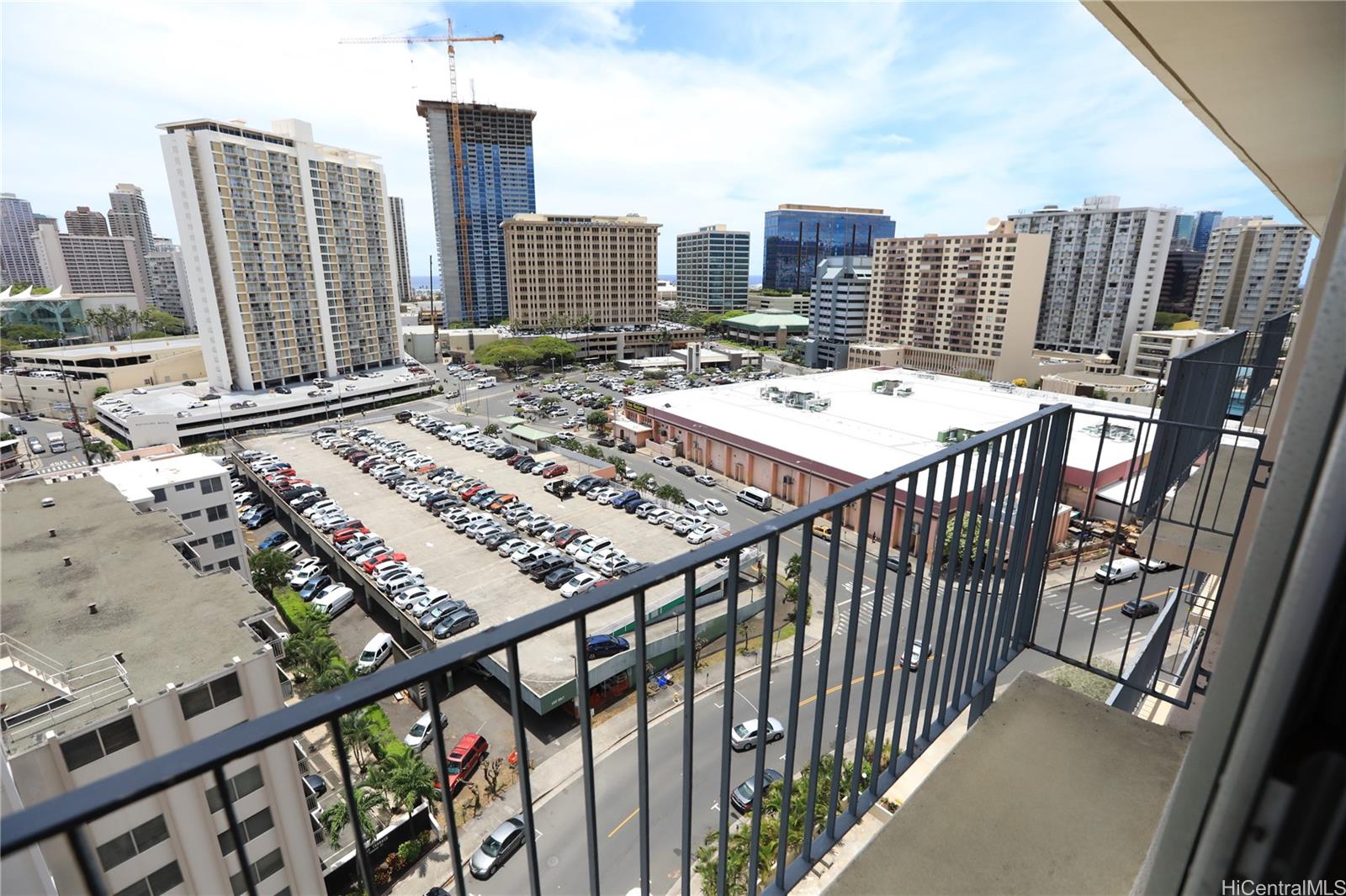 Holiday Manor condo # 1413, Honolulu, Hawaii - photo 9 of 19