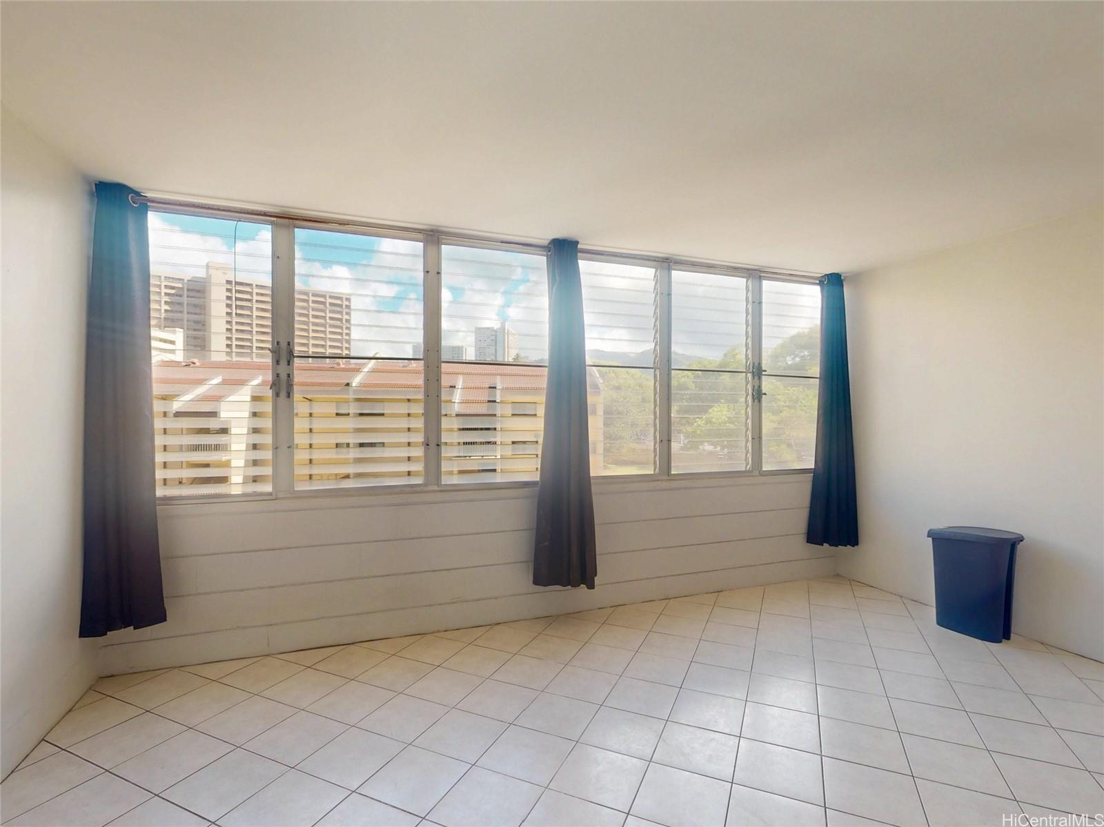 Holiday Manor condo # 314, Honolulu, Hawaii - photo 2 of 6