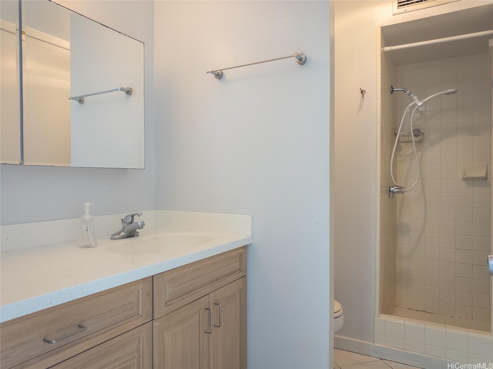 Holiday Manor condo # 314, Honolulu, Hawaii - photo 3 of 6