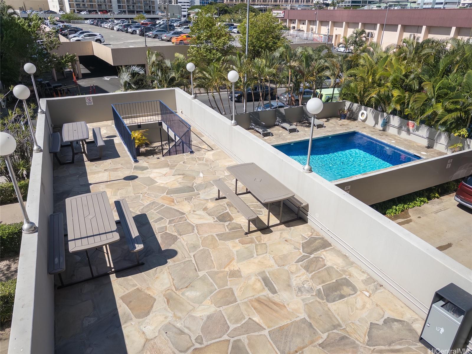 Holiday Manor condo # 314, Honolulu, Hawaii - photo 5 of 6