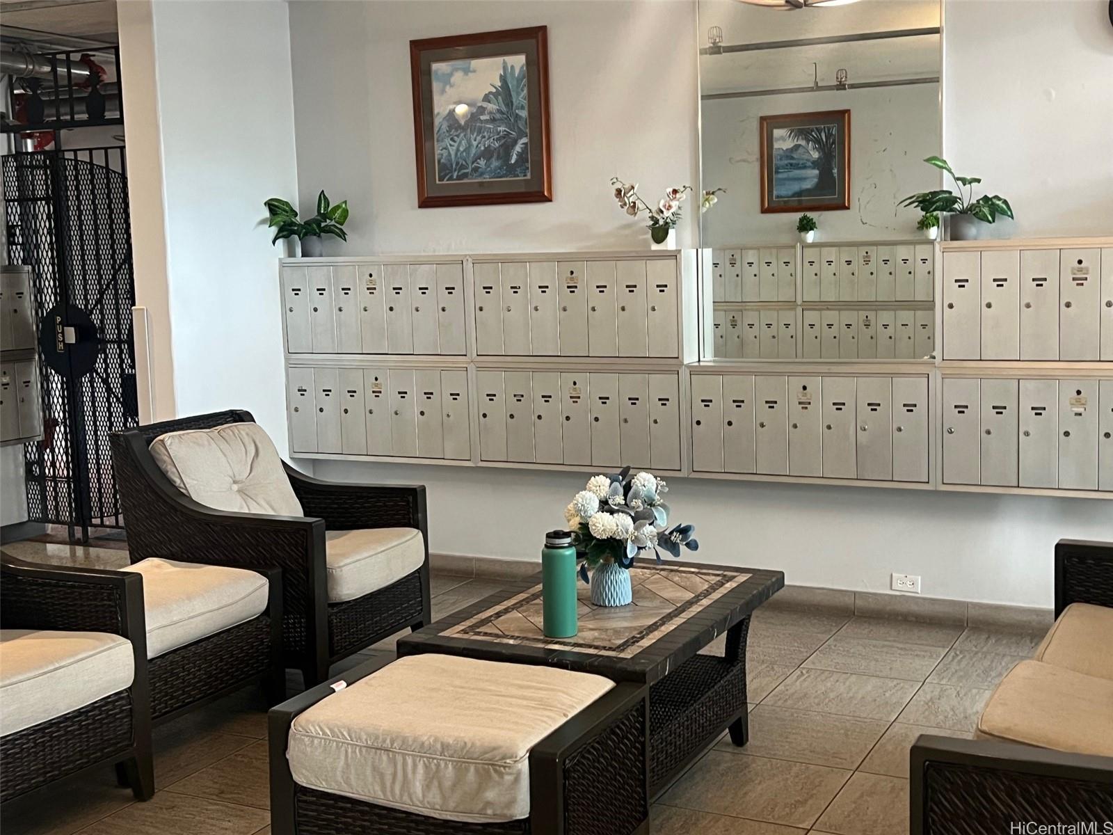 Holiday Manor condo # 712, Honolulu, Hawaii - photo 3 of 21