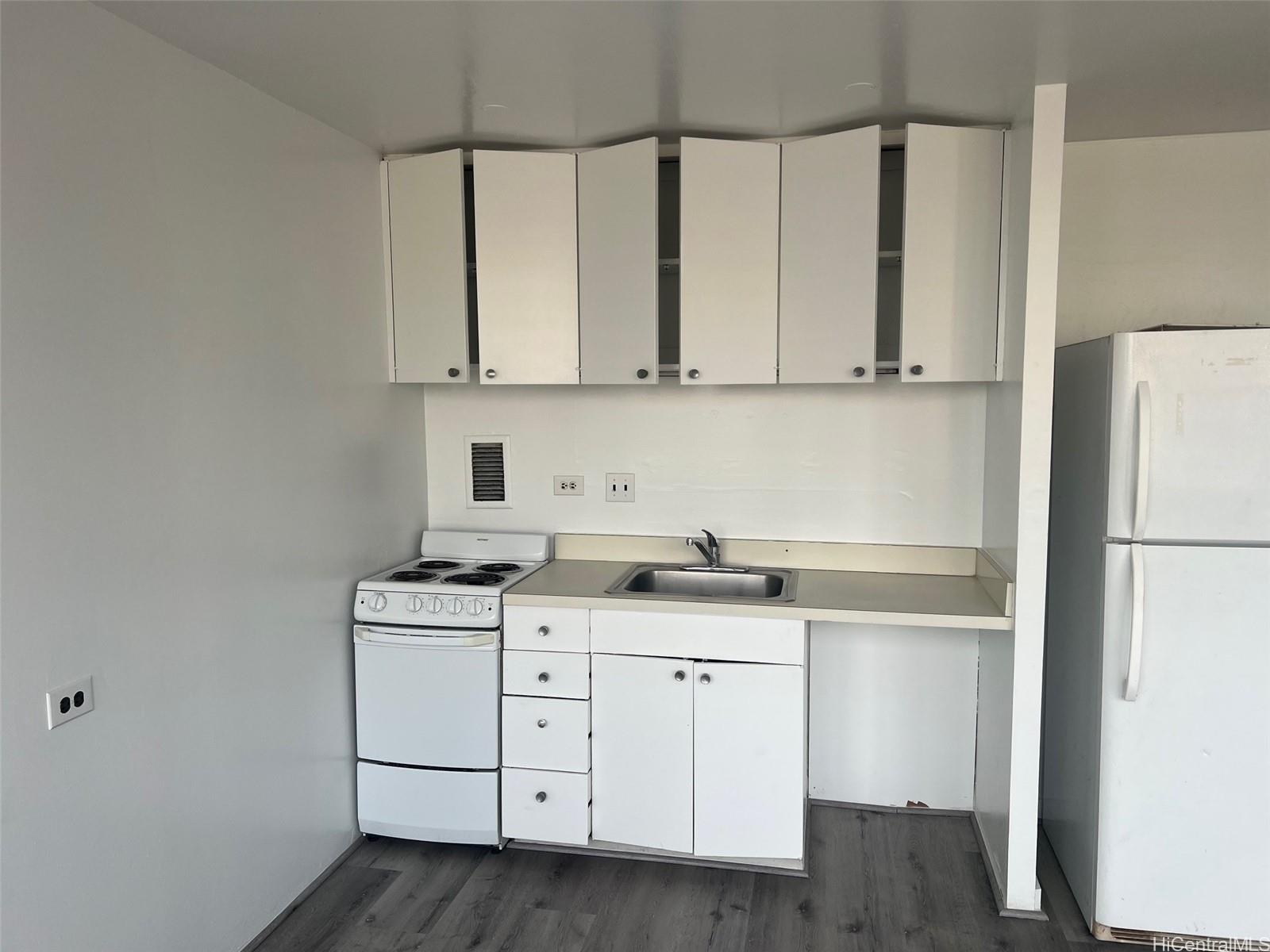 Holiday Manor condo # 712, Honolulu, Hawaii - photo 8 of 21