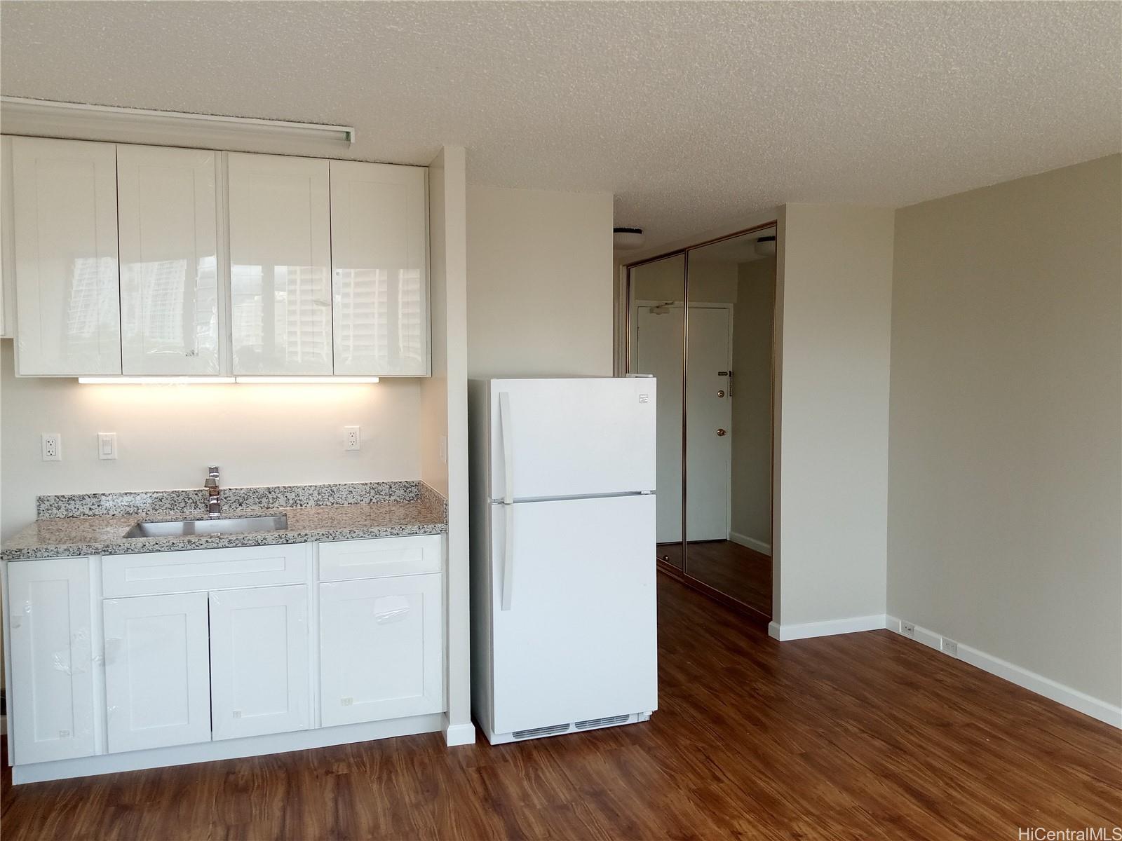 Holiday Manor 718, 1650 Kanunu Street, Honolulu Pawaa