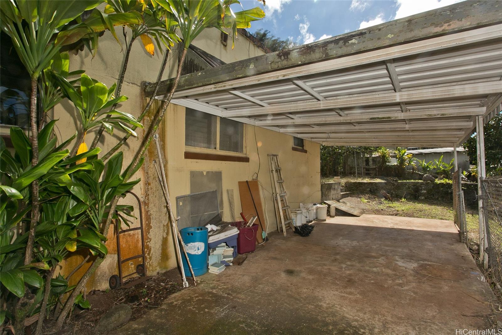 1654  Mahani Loop Kalihi Valley, Honolulu home - photo 13 of 20