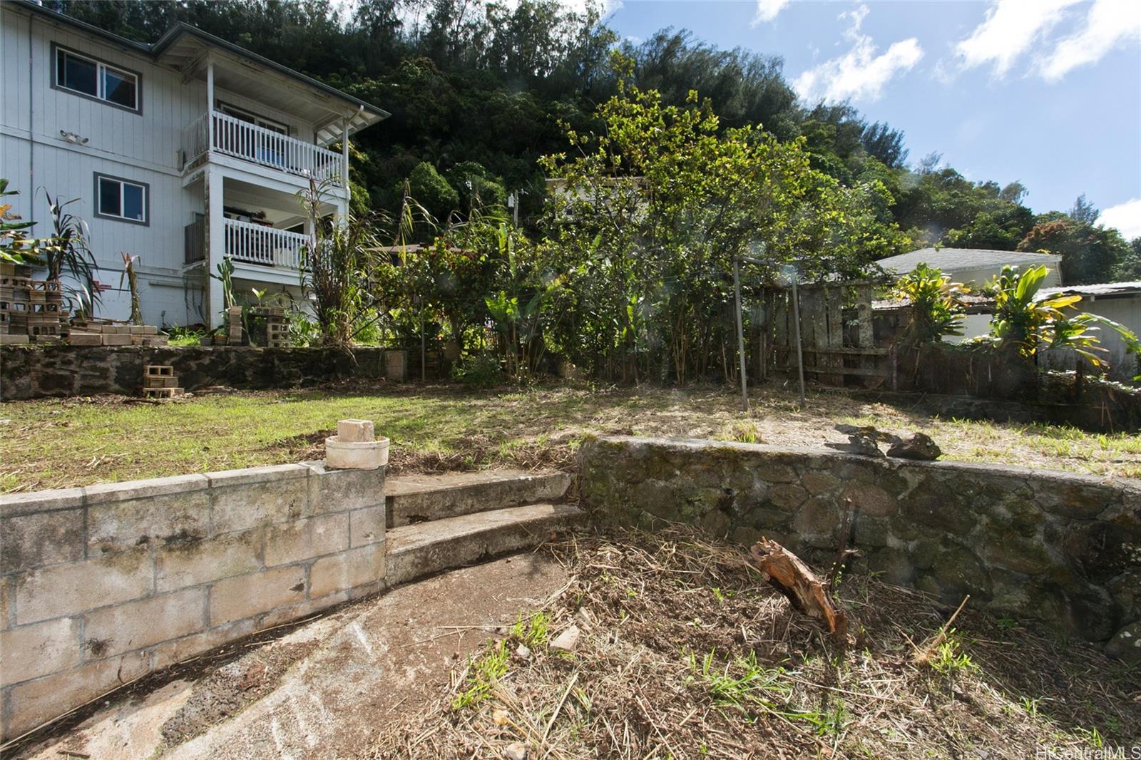 1654  Mahani Loop Kalihi Valley, Honolulu home - photo 14 of 20