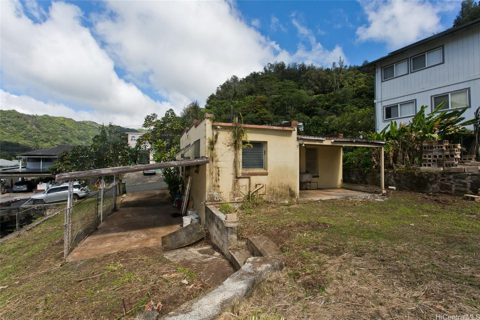 1654  Mahani Loop Kalihi Valley, Honolulu home - photo 15 of 20