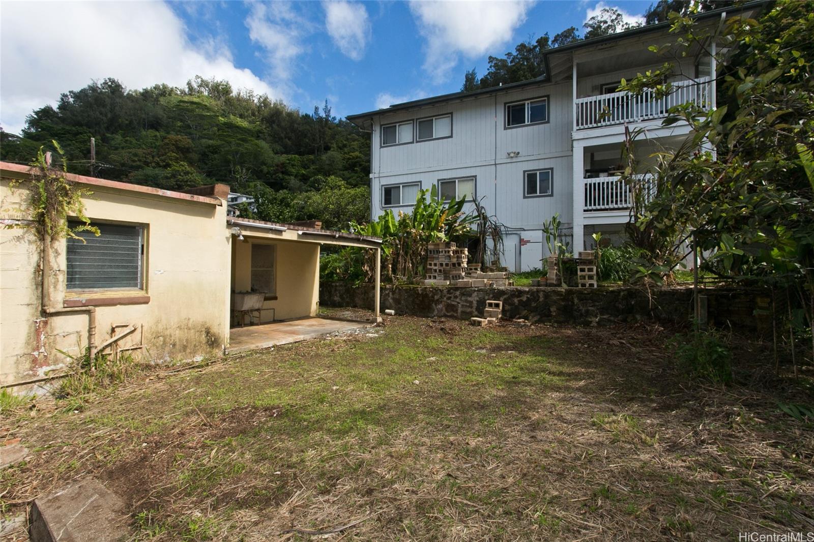 1654  Mahani Loop Kalihi Valley, Honolulu home - photo 16 of 20