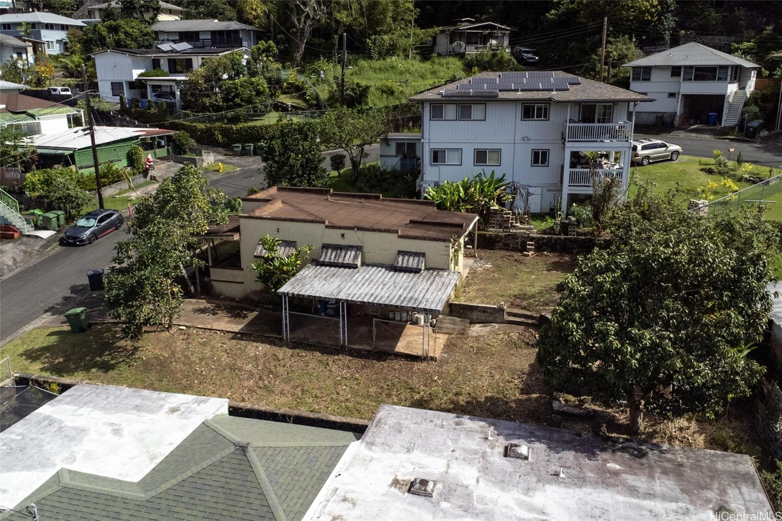 1654  Mahani Loop Kalihi Valley, Honolulu home - photo 18 of 20