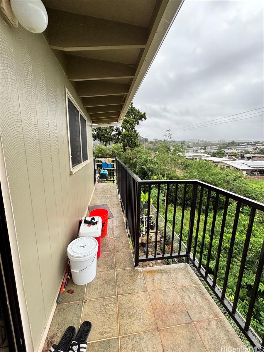 1655 Hoolaulea St Pearl City - Rental - photo 2 of 16
