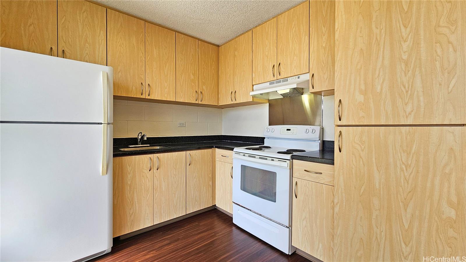 1655 Liholiho St Honolulu - Multi-family - photo 17 of 25