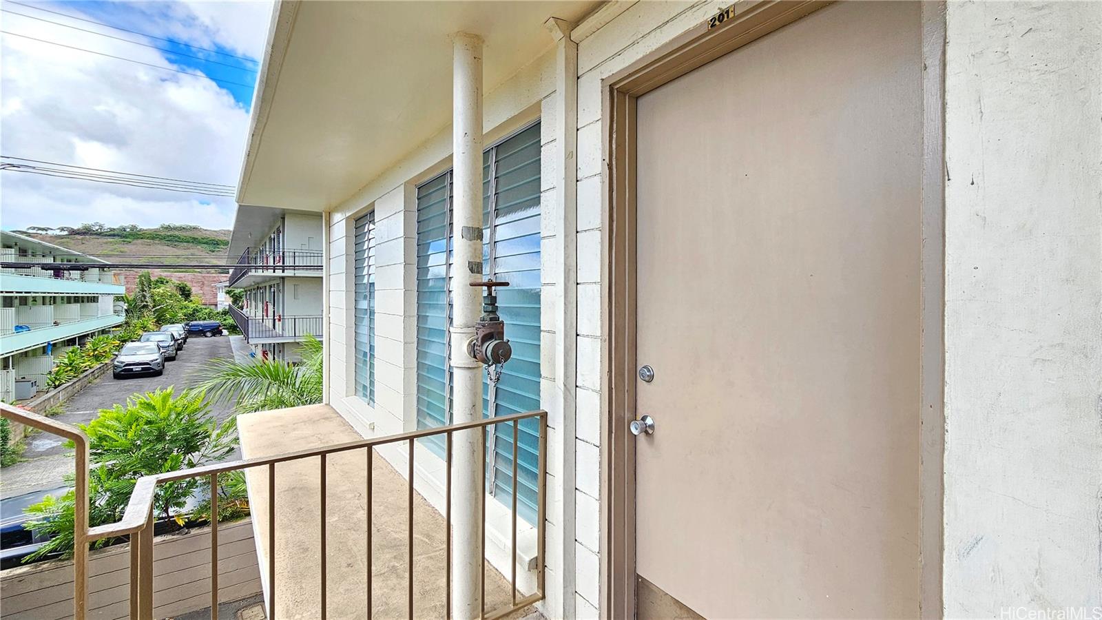 1655 Liholiho St Honolulu - Multi-family - photo 6 of 25